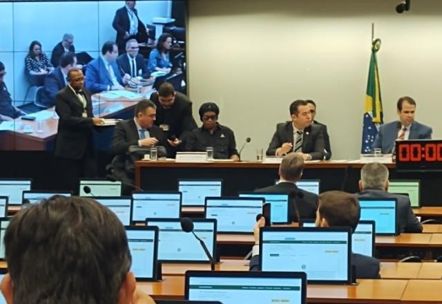 Imagem da noticia Ronaldinho Gaúcho chega para depor à CPI das Pirâmides Financeiras
