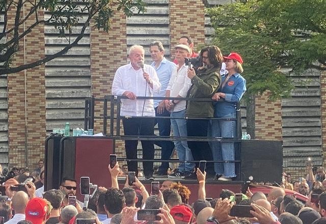 Imagem da noticia Lula diz que 1ª medida em eventual governo será reajustar tabela do IR