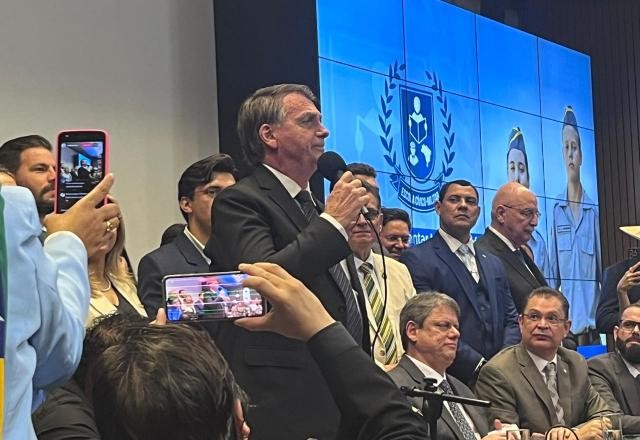 Imagem da noticia Bolsonaro elogia governo de Tarcísio em São Paulo: "Nos orgulha"