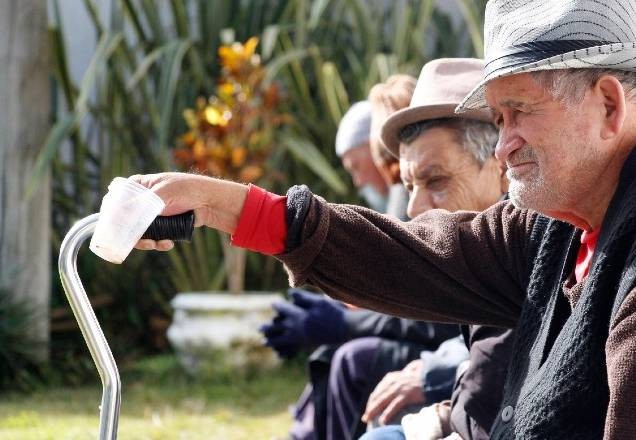 Imagem da noticia Combustível, educação, alimentos e moradia pesam no custo de vida dos idosos