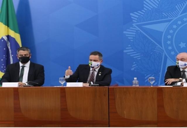 Imagem da noticia Alto escalão do Ministério da Saúde ironizou vacina em grupo de WhatsApp