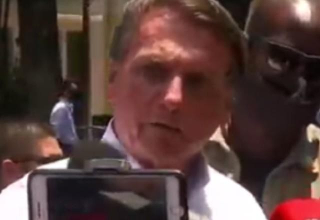 Imagem da noticia Após votar, Bolsonaro faz nova defesa ao voto impresso