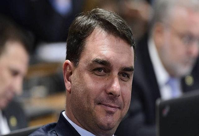 Imagem da noticia STJ nega recurso de Flávio Bolsonaro contra relatório do Coaf