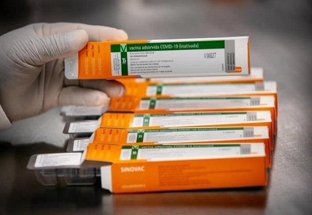 Imagem da noticia Butantan diz que CoronaVac é segura e tem poucos efeitos colaterais