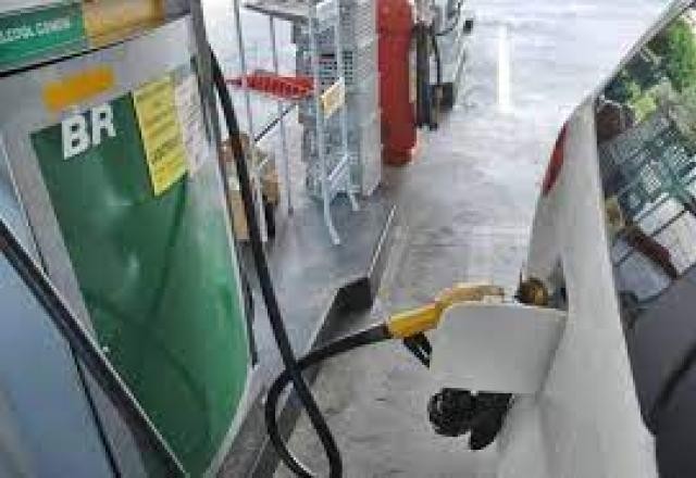 Imagem da noticia Petrobras: política de preços tem retrocesso e oportunidade, dizem analistas