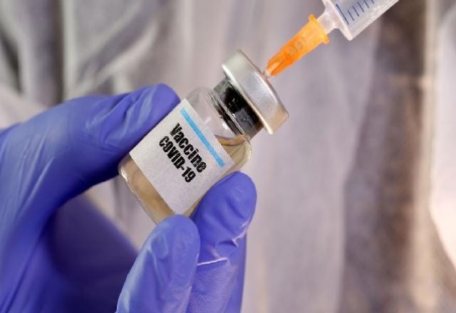 Três horas após CoronaVac, Anvisa recebe pedido de uso emergencial da vacina da Fiocruz