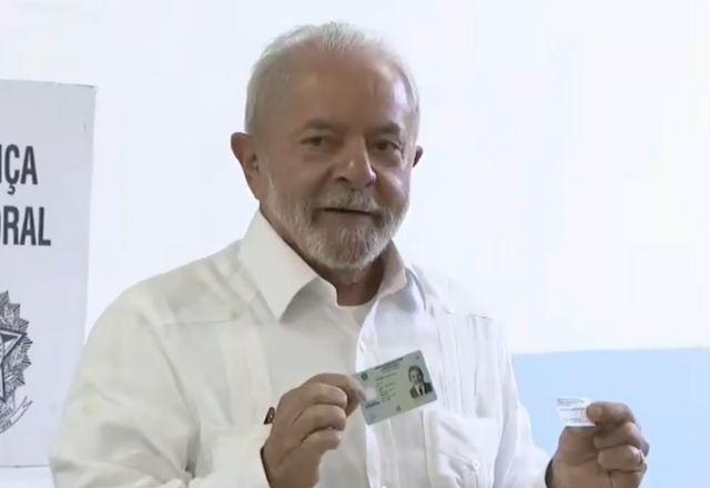 Imagem da noticia "Vamos fazer o Brasil andar", diz Lula após votar em São Bernardo do Campo