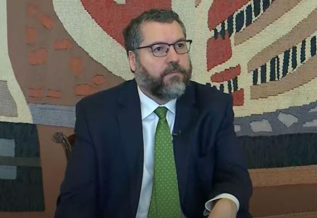 Imagem da noticia Notícias sobre demissão são "fake news", diz Ernesto Araújo