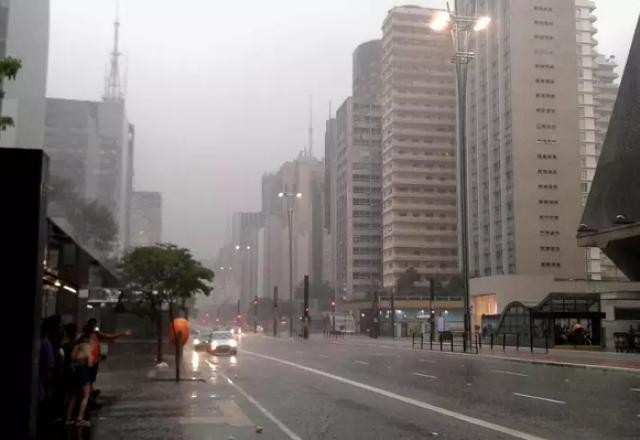 Imagem da noticia Alerta: grande volume de chuva entre AP e RN; frente fria chega a SP