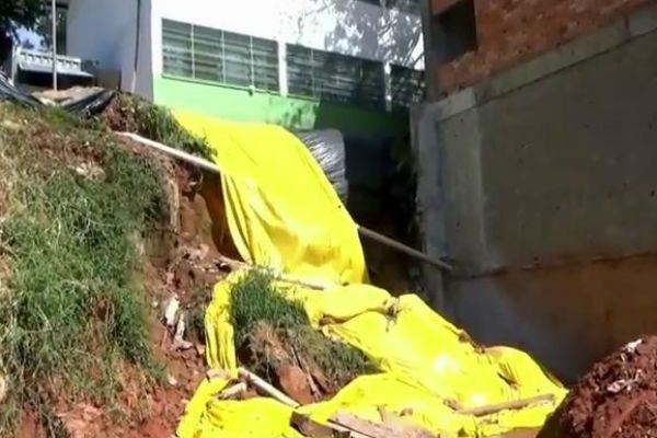 Imagem da noticia SP: Alunos fazem rodízio para estudar em escola que pode desabar