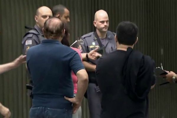 Imagem da noticia SP: Moradores viram reféns por horas durante arrastão em condomínio