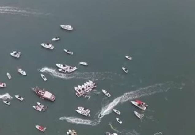 SP: festa gera aglomeração e reúne barcos de luxo no mar do Guarujá