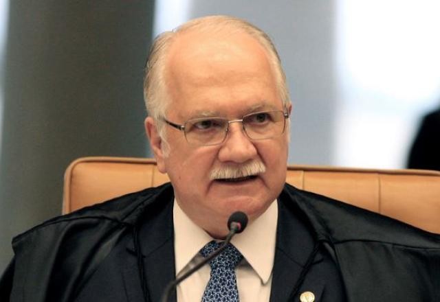 Imagem da noticia Fachin cita violência política e restringe aquisição de armas e munições