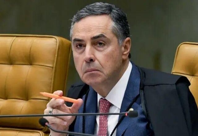 Imagem da noticia Bolsonaro ataca Barroso e ministro rebate: "Mentir precisa voltar a ser errado"