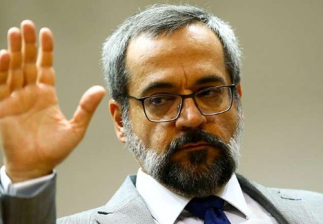 Imagem da noticia STF recebe pedidos de apreensão do passaporte de Weintraub