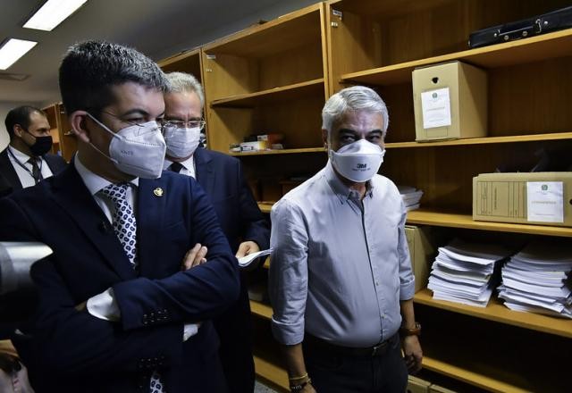 Imagem da noticia Senadores da CPI visitam sala-cofre que guarda documentos sigilosos