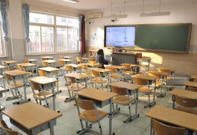 Imagem da noticia Alunos do 3º ano do ensino médio poderão refazer ano letivo em 2021