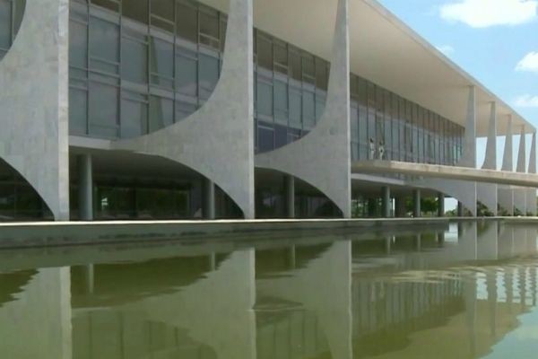Imagem da noticia Salário mínimo vai ter reajuste menor em 2018