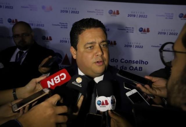 Imagem da noticia Sem data para vacinação, OAB pressiona por compra de vacinas sem registro  