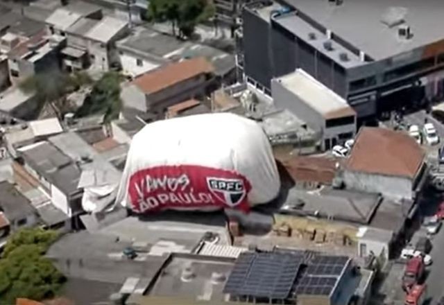 Imagem da noticia Vídeo mostra queda de dirigível em apoio ao São Paulo sobre casa em Osasco