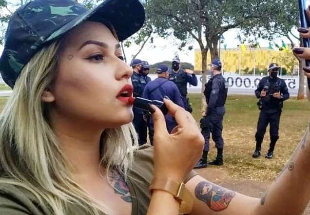 Sara Winter é transferida para penitenciária feminina do Distrito Federal