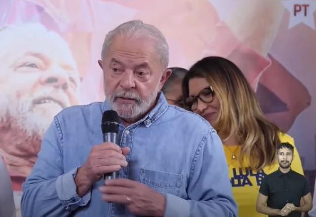 "Se precisar, recebo a faixa do povo brasileiro", diz Lula