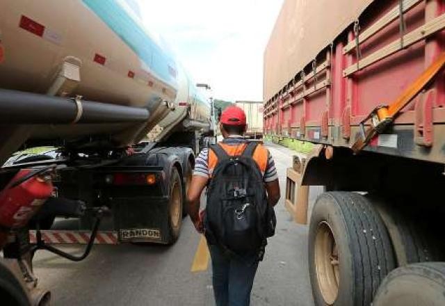 Imagem da noticia Governo quer elevar Auxílío Brasil para R$ 600 e voucher caminhoneiro de R$ 1mil