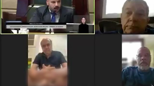 Imagem da noticia César Maia vai ao banheiro durante sessão e esquece de desligar câmera; assista