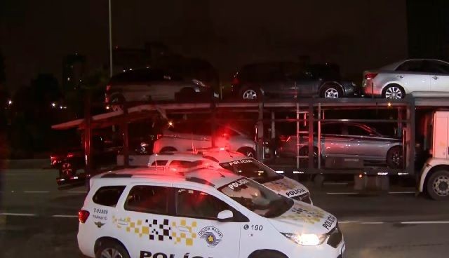Imagem da noticia Polícia apreende 72 veículos em operação contra rachas em São Paulo