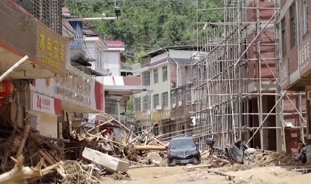 Imagem da noticia Clima extremo: sul da China é devastado por enchentes e nordeste do país sofre com falta de chuva