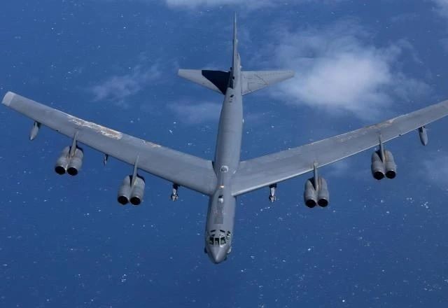 Imagem da noticia Caças russos interceptam bombadeiros americanos que se aproximavam de fronteira