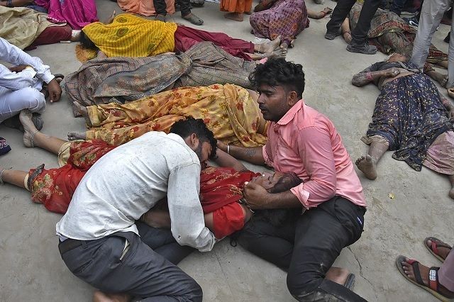 Imagem da noticia Mais de 100 pessoas morrem esmagadas após celebração religiosa na Índia