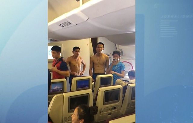 Passageiros passam horas presos em avião sem refrigeração na Grécia; veja vídeo