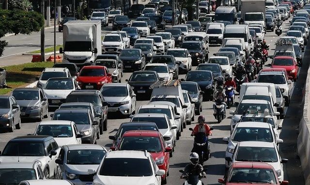 Imagem da noticia Mais de 25 milhões de brasileiros precisam usar óculos ou lentes de contato para dirigir