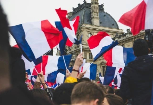 Imagem da noticia Franceses voltam às urnas neste domingo (7) para eleger novo parlamento