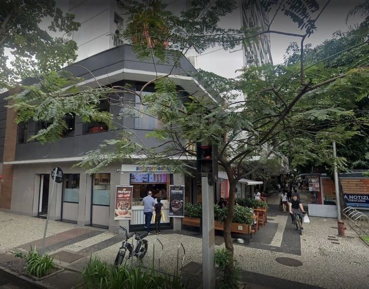 Imagem da noticia Justiça do Rio manda soltar mulher que morava no McDonald's e foi presa por injúria racial