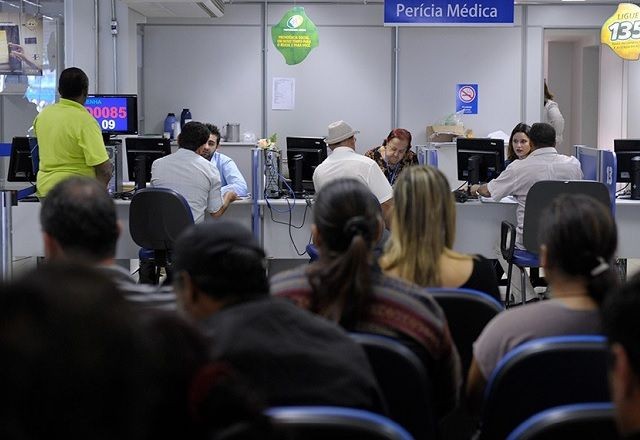Imagem da noticia Projeto aprovado no Senado aumenta lista de doenças liberadas de perícias frequentes no INSS; entenda
