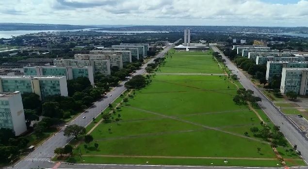 Associações entram com ação no STF contra a isenção de impostos para compras internacionais de até 50 dólares