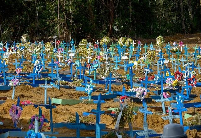 Sem dados de 7 estados, Brasil registra 206 novas mortes por covid