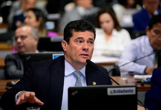 Imagem da noticia Moro questiona Zanin sobre proximidade com Lula