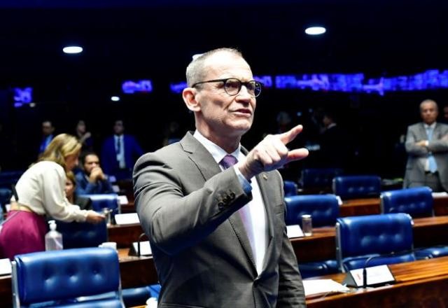 Imagem da noticia Líder do PT aciona MPF contra pastor que fez declarações homofóbicas