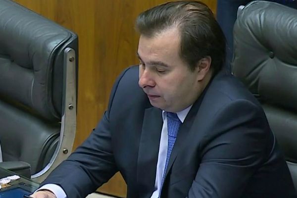 Imagem da noticia Senadores criticam declaração de Rodrigo Maia