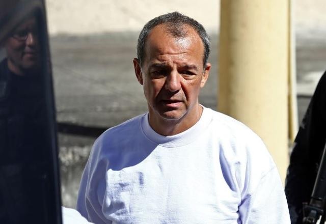 Imagem da noticia Ex-governador Sérgio Cabral é solto após 6 anos de prisão