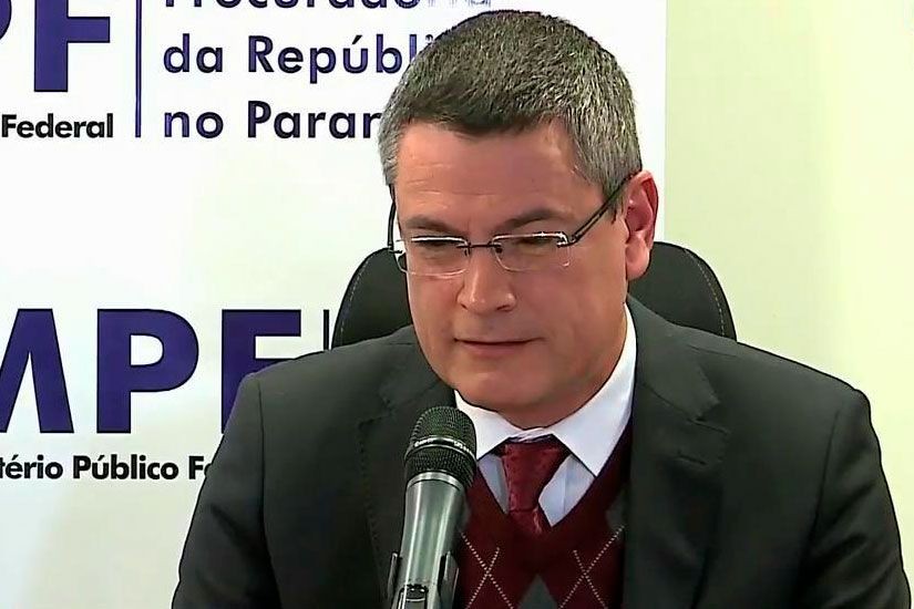 Imagem da noticia Sergio Moro confirma Mauricio Valeixo no comando da Polícia Federal