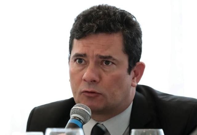 Imagem da noticia Moro rebate declaração de Bolsonaro: "Não troco princípios por cargos"