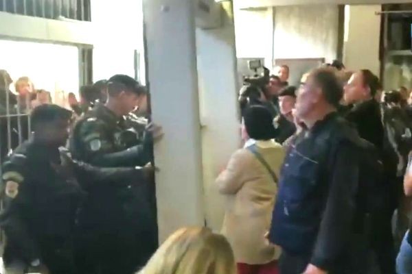 Imagem da noticia Sessão na Câmara de Porto Alegre é encerrada devido a tumulto