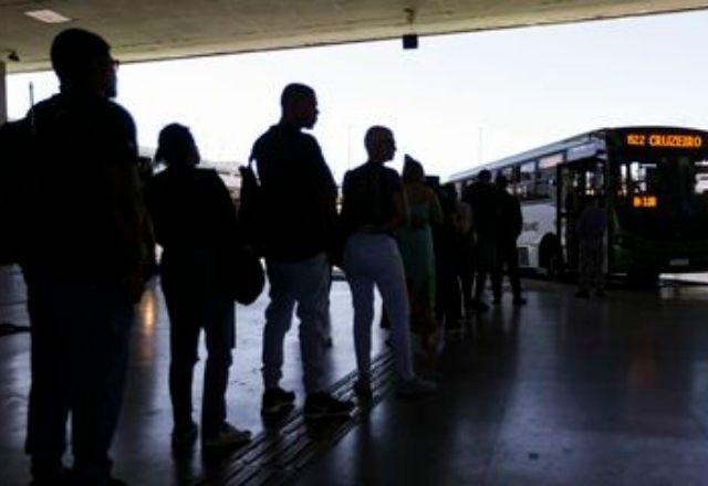 Imagem da noticia Setor de Serviços tem queda de 0,9%, diz IBGE