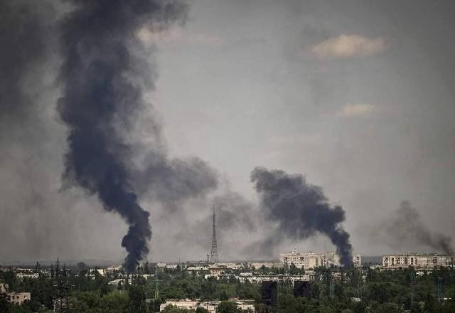 Imagem da noticia Ucrânia não aceita oferta de rendição e batalha continua em Sievierodonetsk
