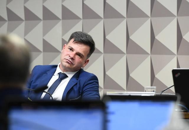 Imagem da noticia Investigado por blitze no 2º turno, Silvinei Vasques chega a Brasília