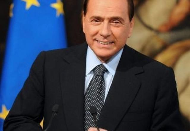 Silvio Berlusconi deixa UTI, mas segue internado em Milão